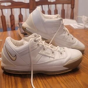 Size 11.5 Nike Zoom Lebron 3 lows.